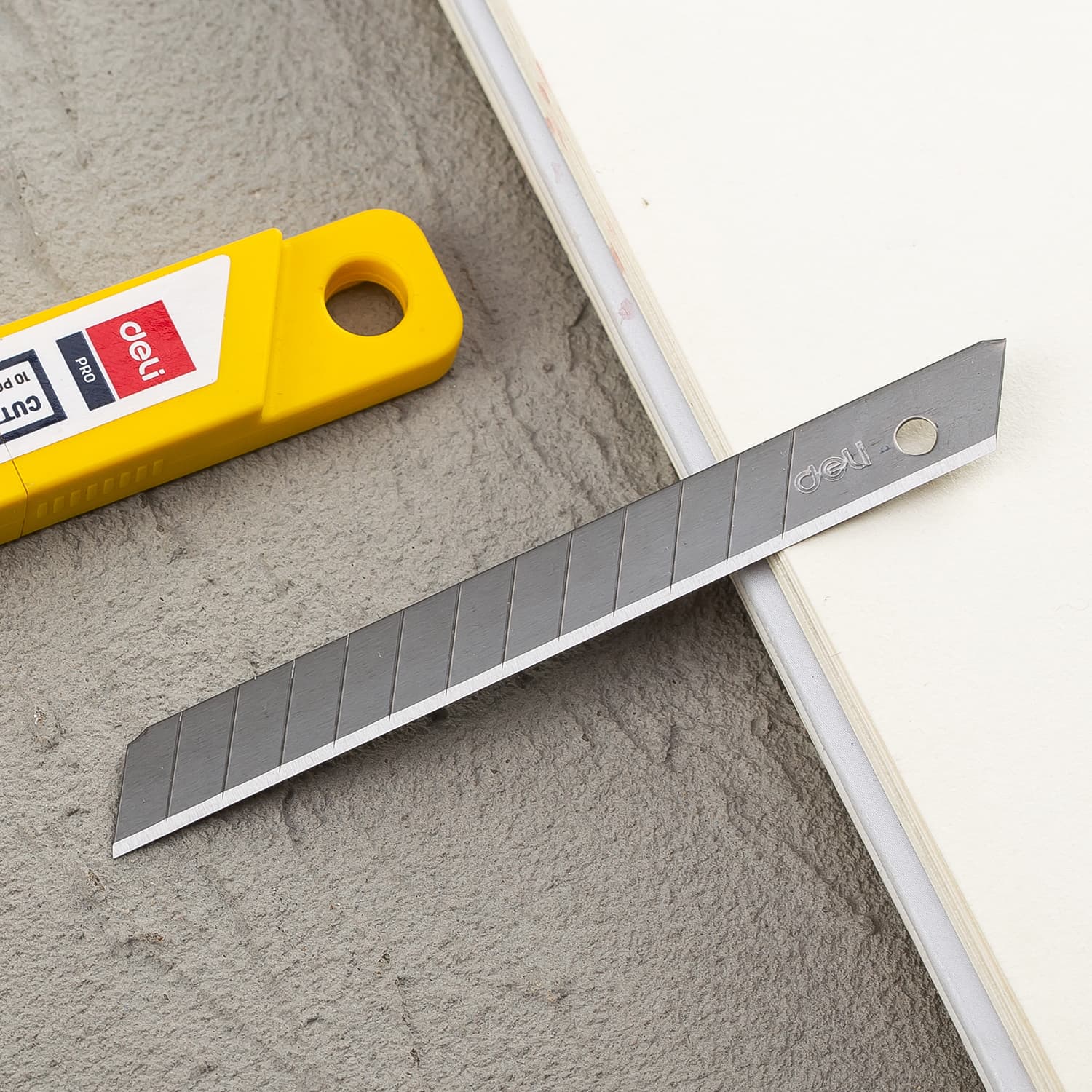 Deli Deli E2012 Cutter Blade | Heavy Duty Snap-Off Replacement Blades stationary, toys & sports — thumbnail 2 of 7